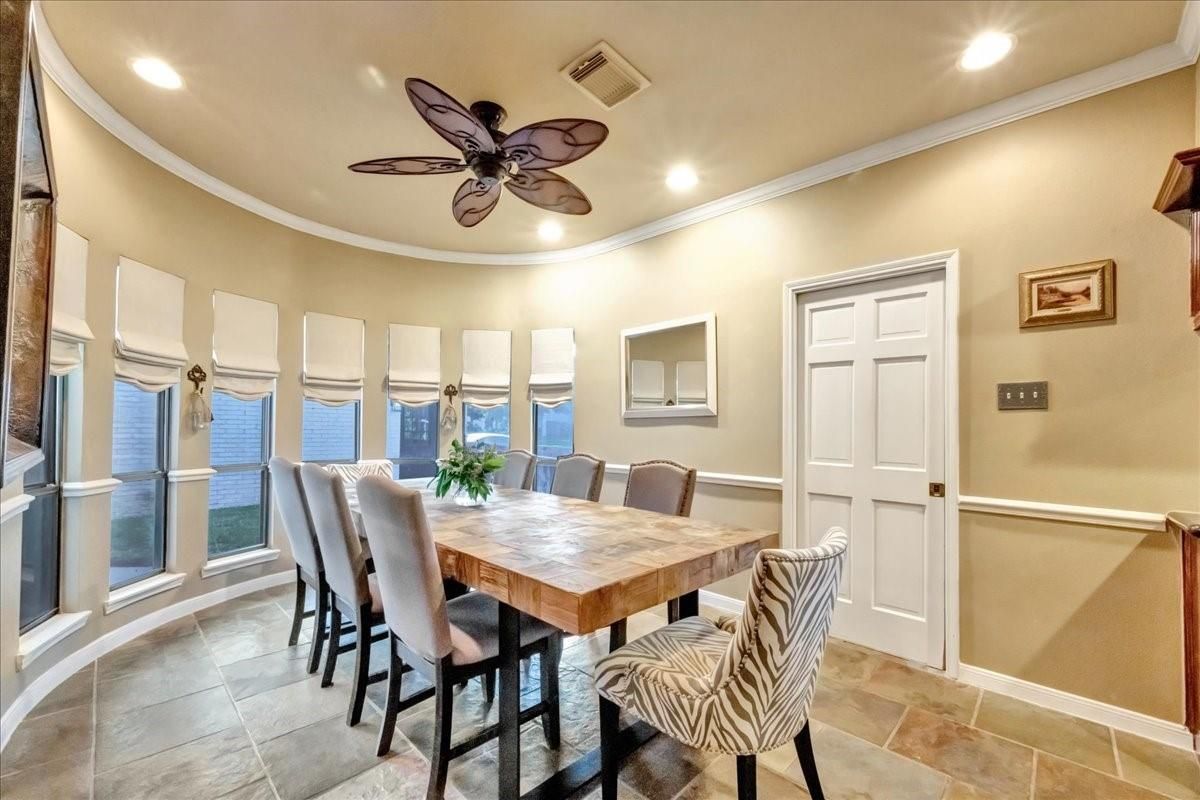 Dining room, Interior, Recessed Lighting