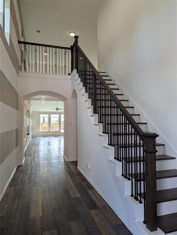 Interior, Recessed Lighting, Wood Texture Flooring