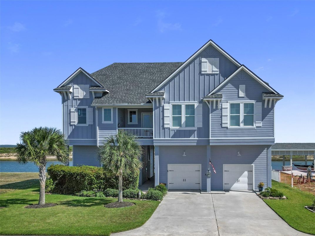 Attached, Exterior, Facade, Water, Farmhouse