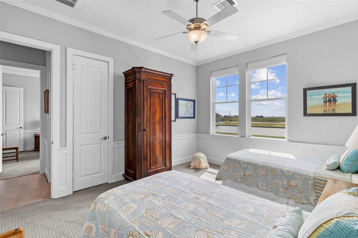 Bedroom, Interior, Water