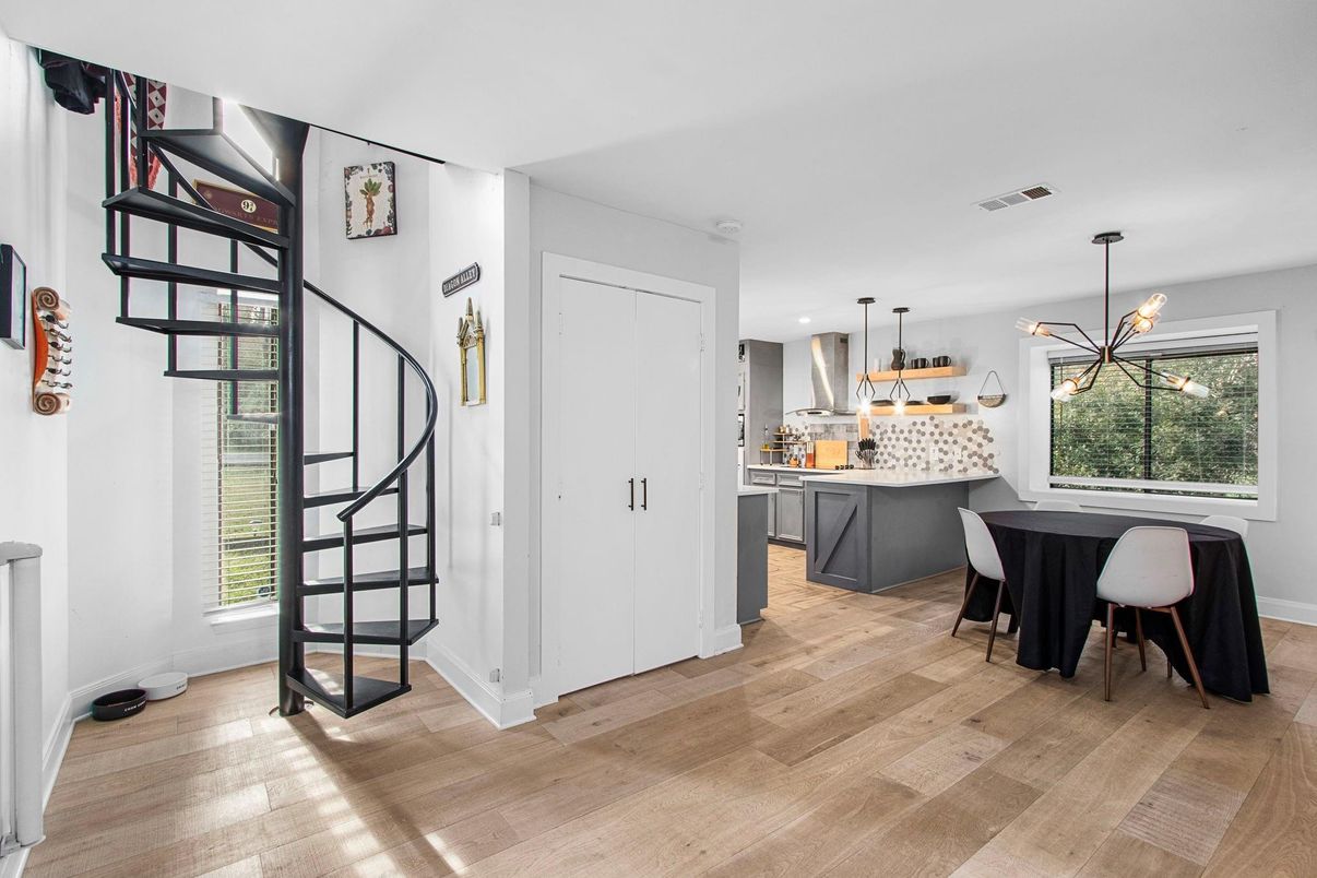 Dining room, Interior, Kitchen, Pendant Lights, Recessed Lighting, Wood Texture Flooring