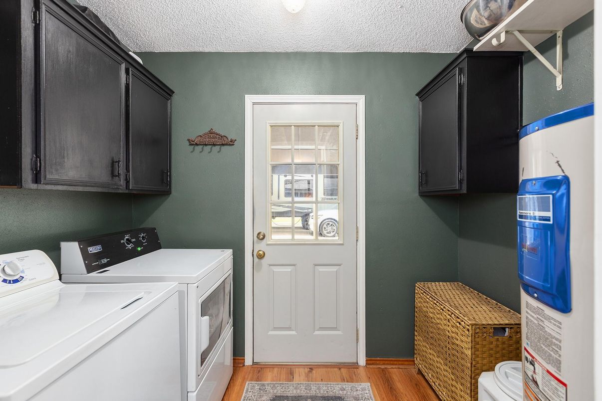 Interior, Washer, Wood Texture Flooring