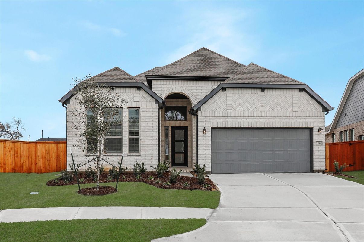Attached, Exterior, Facade, Brick Traditional