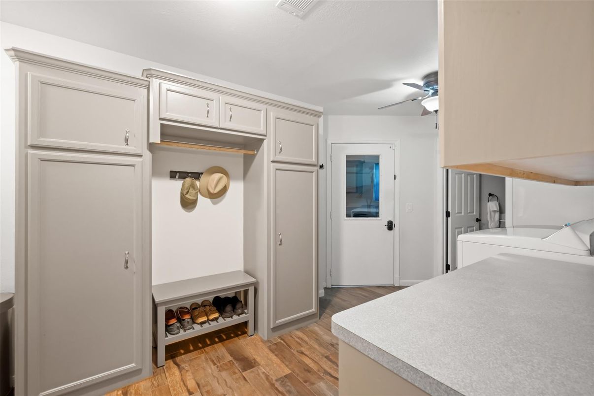 Interior, Washer, Wood Texture Flooring