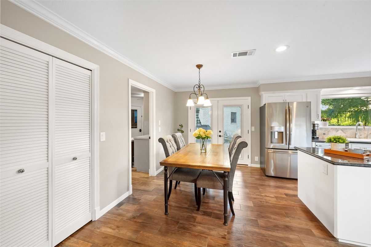 Dining room, Interior, Kitchen, Pendant Lights, Recessed Lighting, Stainless Steel Appliances, Wood Texture Flooring