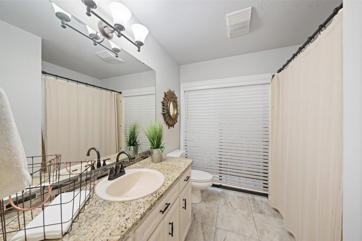 Bathroom, Dual Sink Vanities, Interior