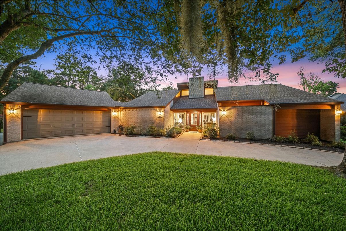 Attached, Backyard, Exterior, Facade, Brick Facade, Ranch