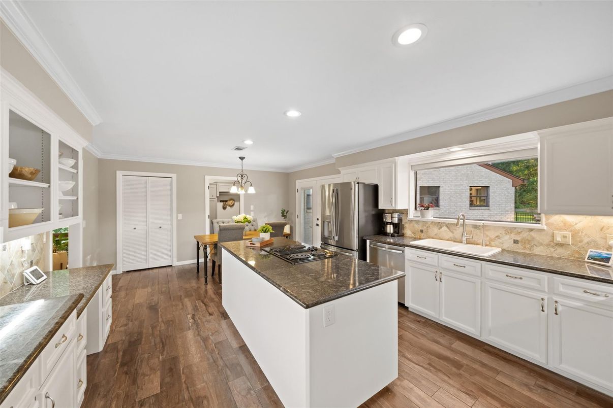 Dining room, Interior, Kitchen, Pendant Lights, Recessed Lighting, Stainless Steel Appliances, Wood Texture Flooring