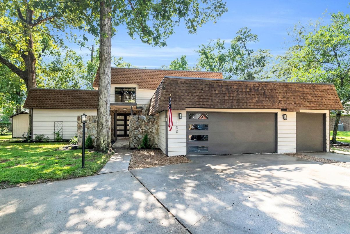 Attached, Exterior, Facade, Ranch