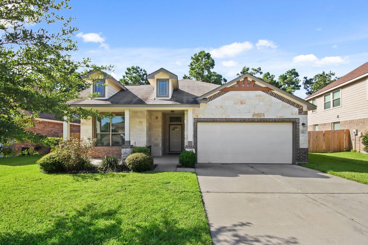 Attached, Exterior, Facade, Brick Facade, Ranch