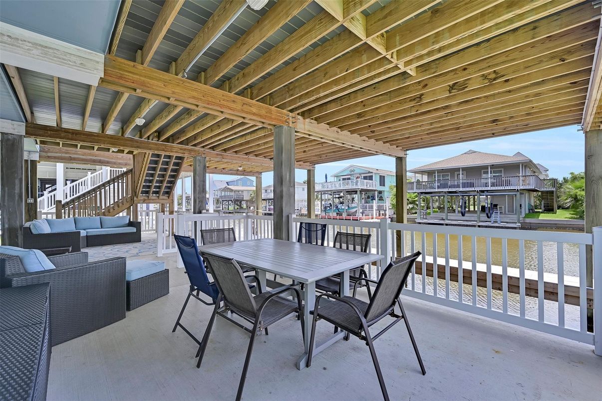 Exterior, Wooden Beams