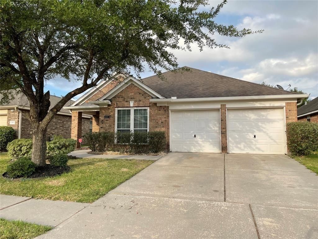 Attached, Exterior, Facade, Brick Facade, Ranch