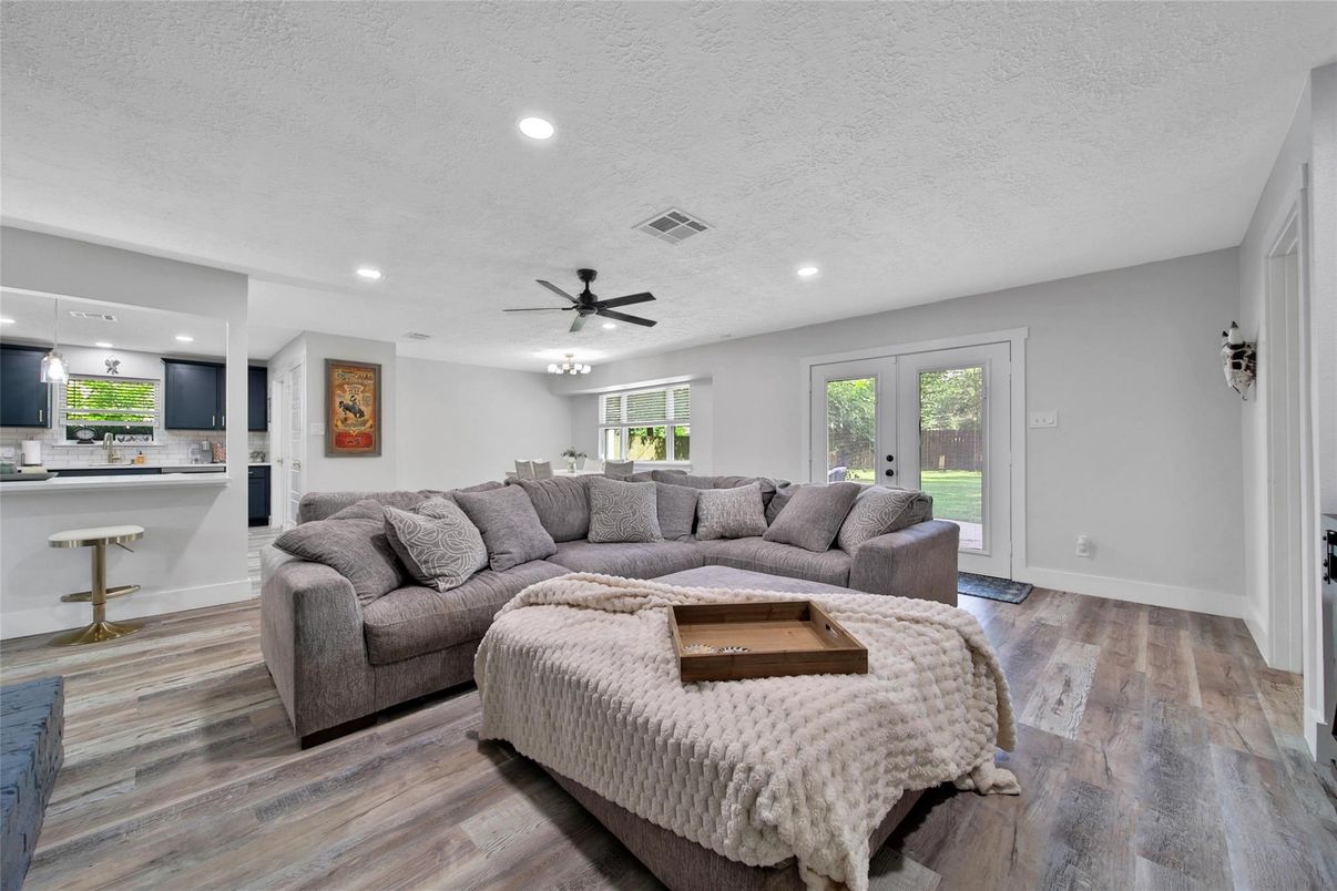 Interior, Kitchen, Living room, Pendant Lights, Recessed Lighting, Wood Texture Flooring