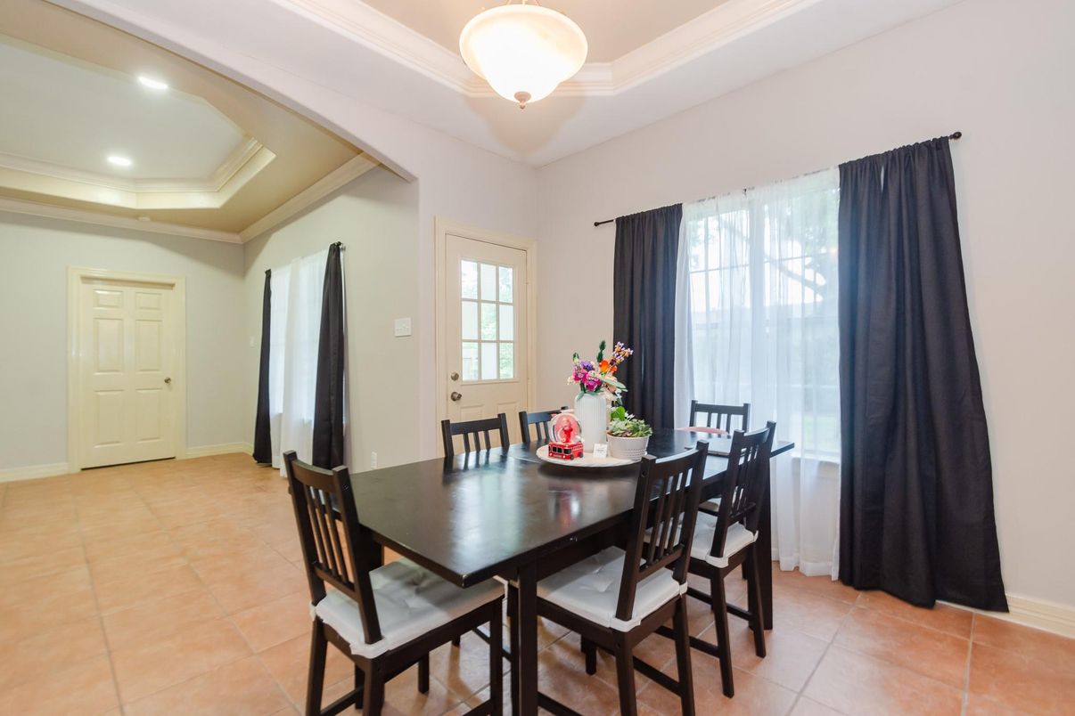 Dining room, Interior, Recessed Lighting