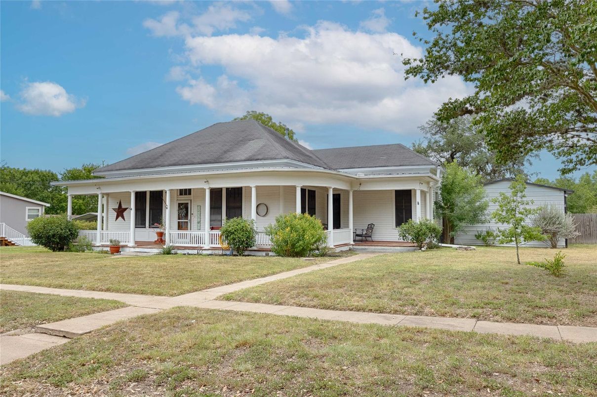 Backyard, Exterior, Facade, Cape Cod