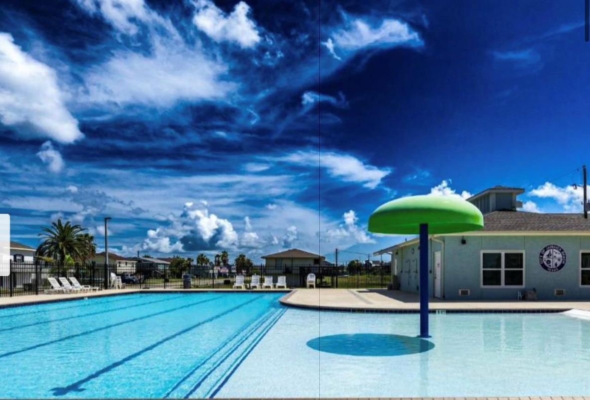 Exterior, Playground, Pool
