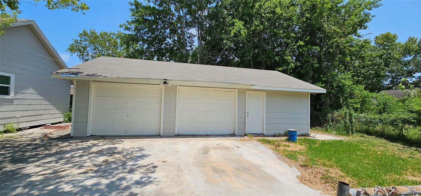 Detached Garage, Exterior