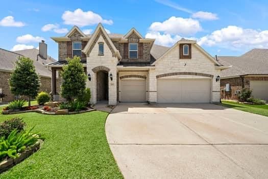 Attached, Exterior, Facade, Brick Traditional