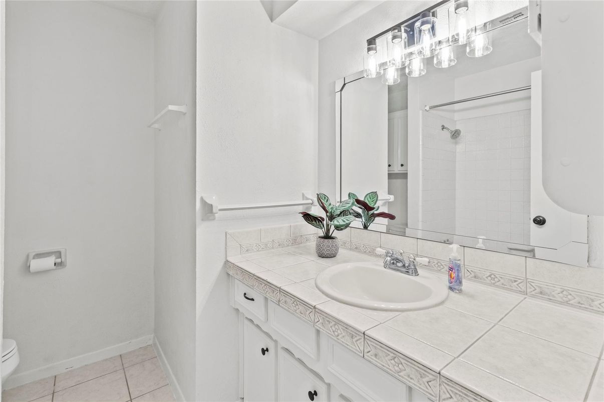Bathroom, Interior, Tile Countertops