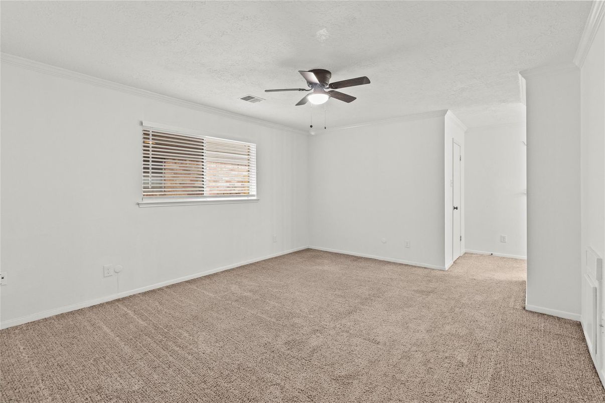 Empty room, Interior