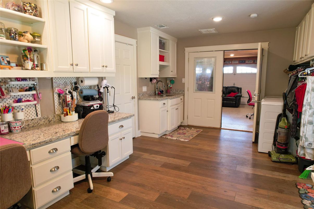 Home Office, Interior, Kitchen, Recessed Lighting, Wood Texture Flooring
