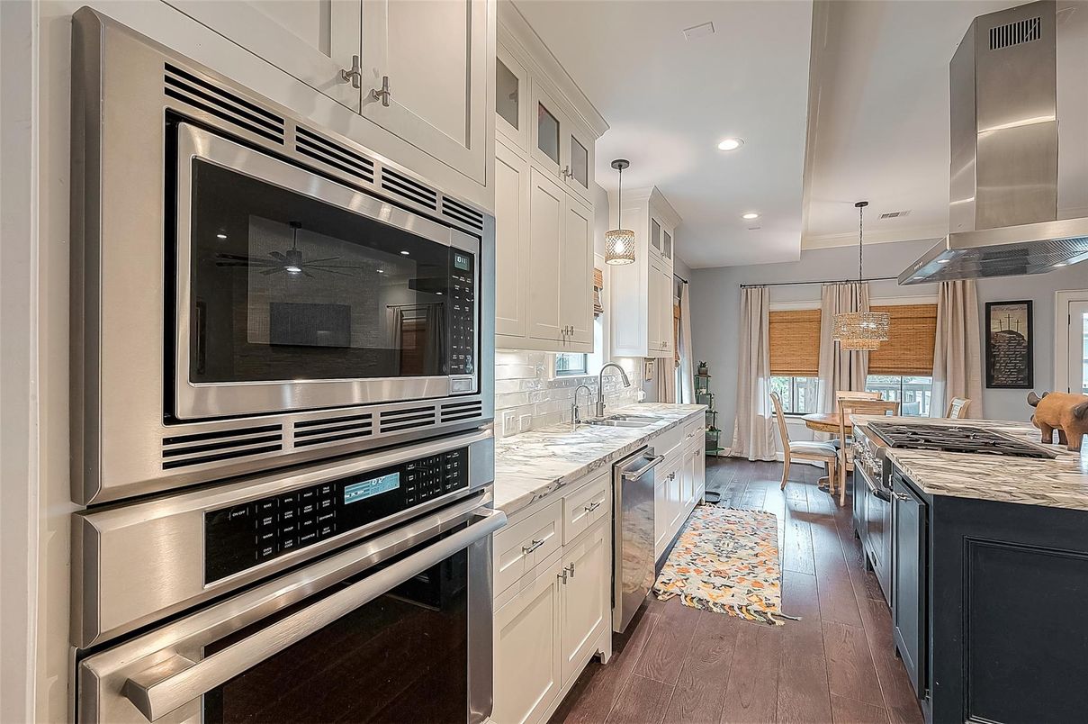 Chandelier, Dining room, Interior, Kitchen, Pendant Lights, Recessed Lighting, Stainless Steel Appliances, Wood Texture Flooring