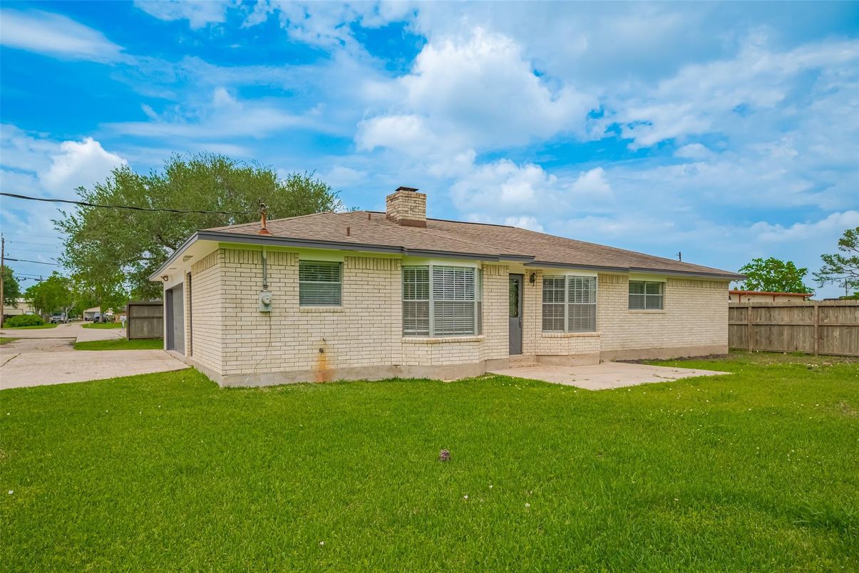 Backyard, Detached Garage, Exterior