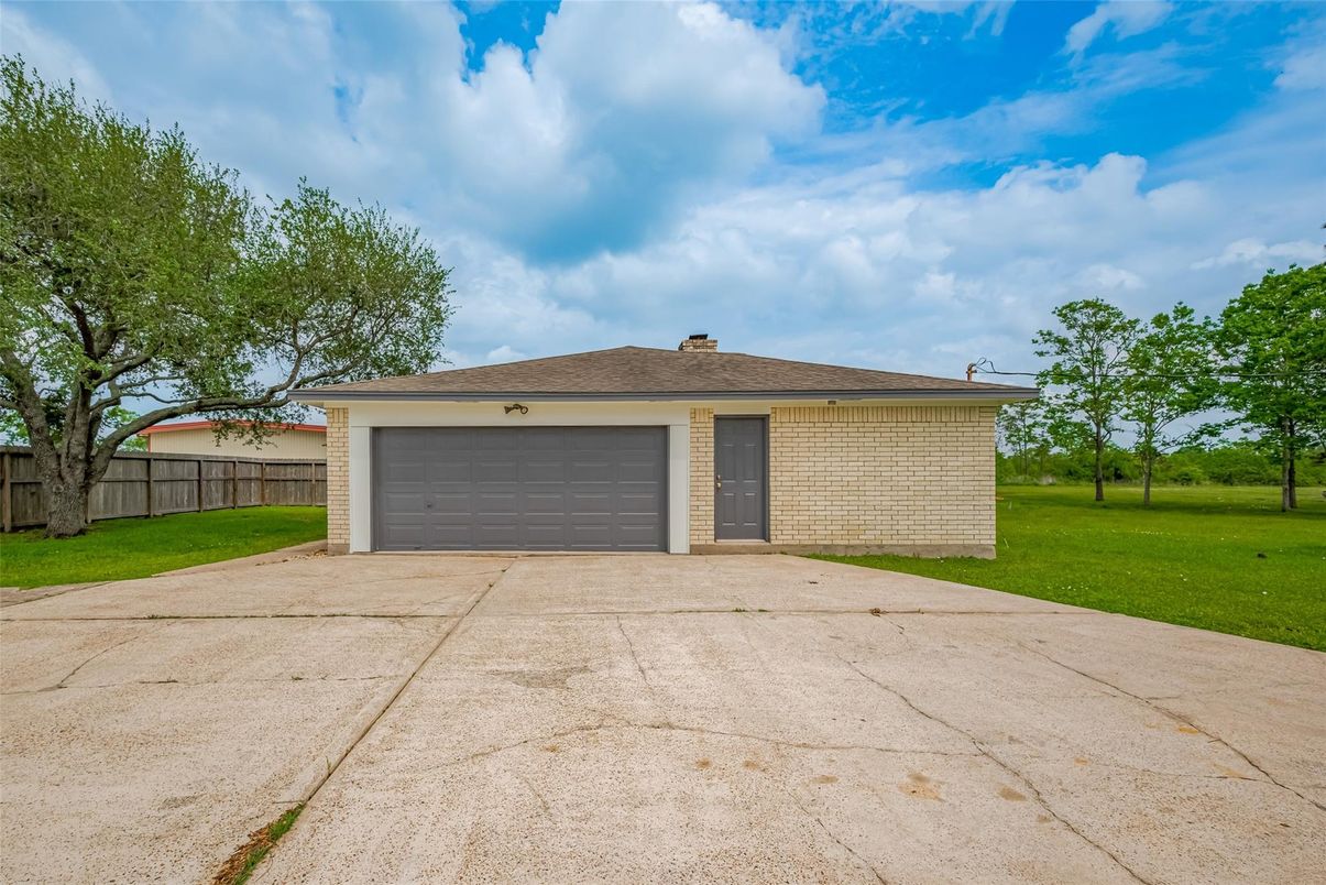 Backyard, Detached Garage, Exterior