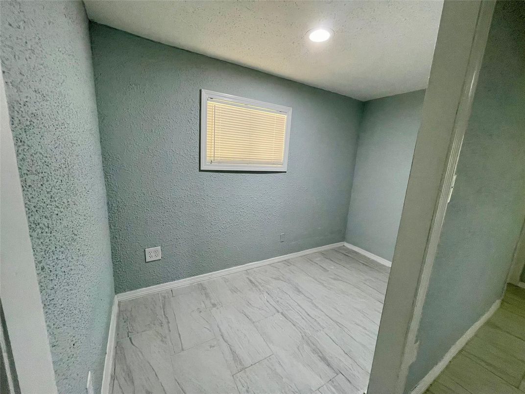 Empty room, Interior, Marble, Recessed Lighting