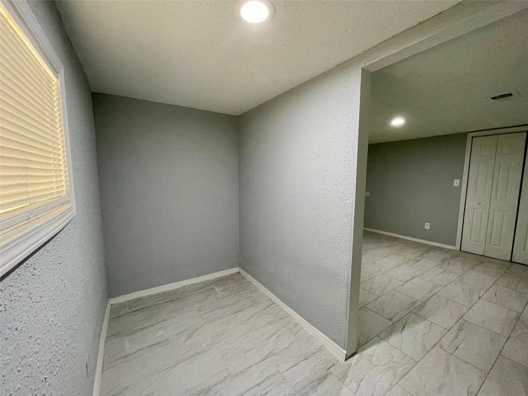 Empty room, Interior, Marble, Recessed Lighting