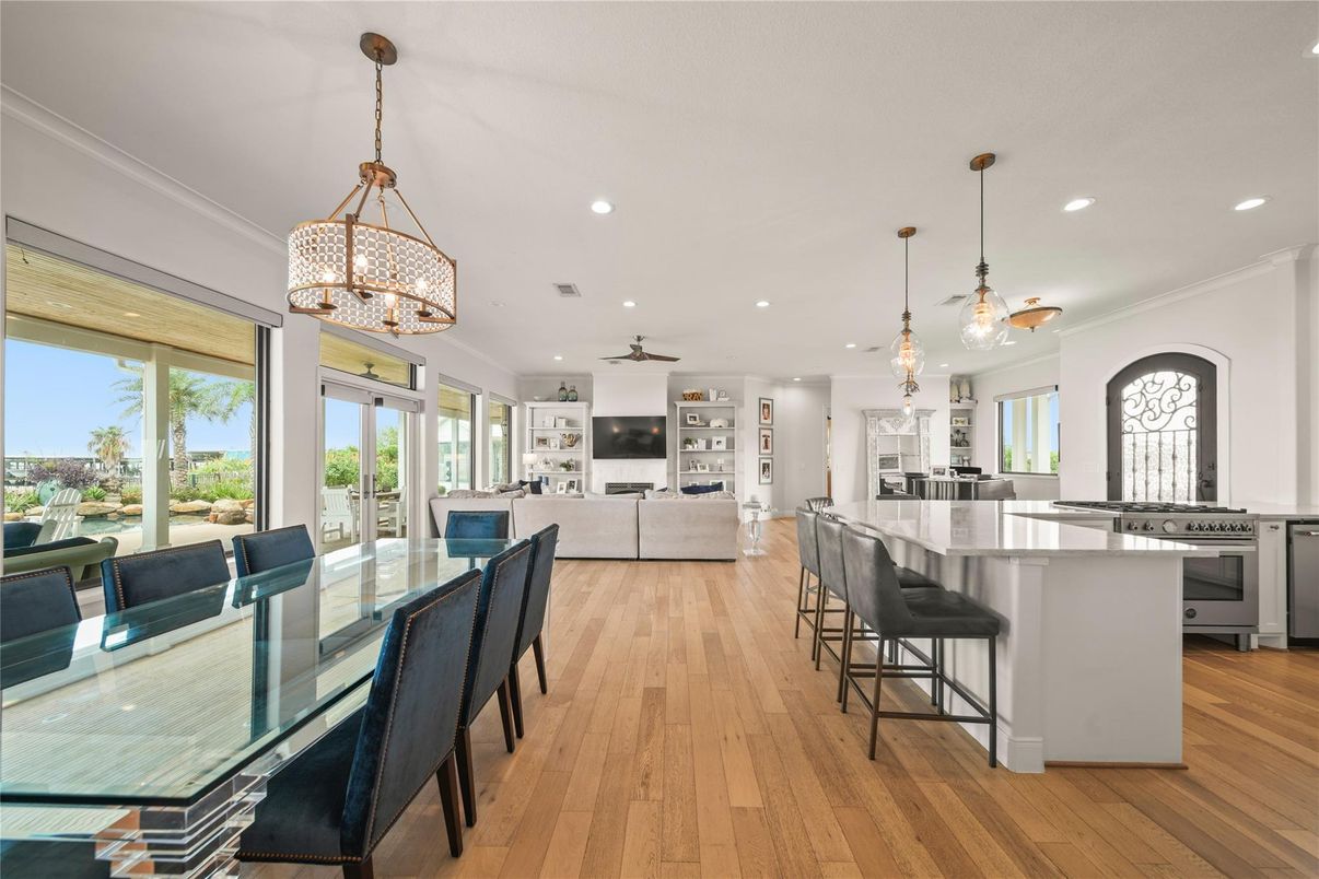 Dining room, Interior, Kitchen, Living room, Pendant Lights, Recessed Lighting, Wood Texture Flooring