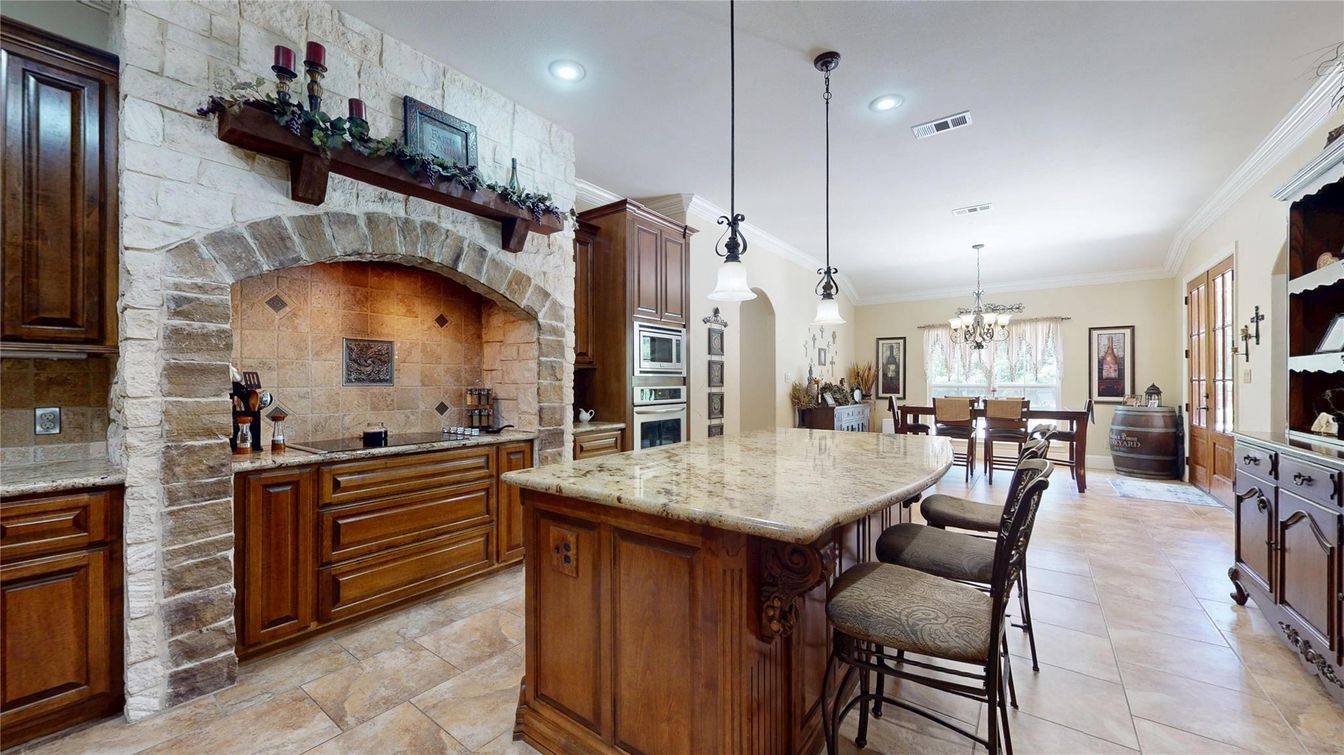 Chandelier, Dining room, Interior, Kitchen, Pendant Lights, Recessed Lighting, Stone Walls