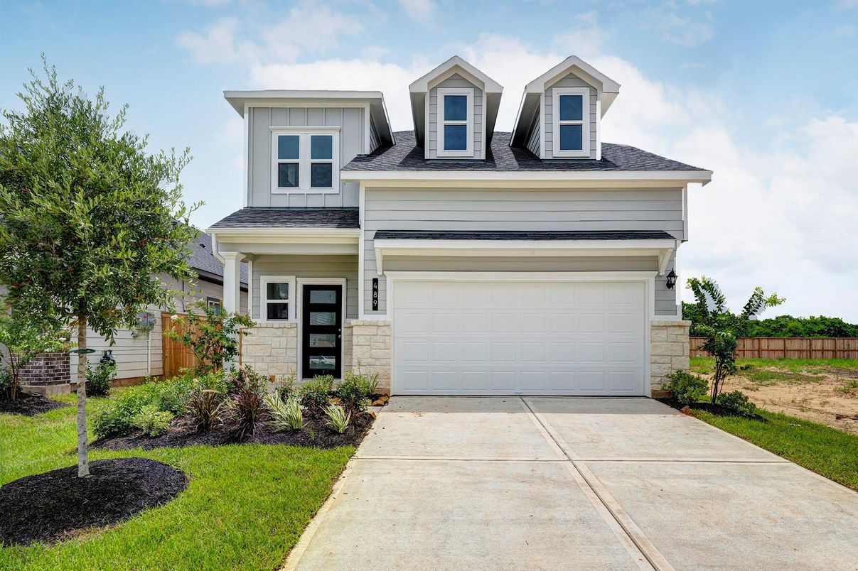 Attached, Exterior, Facade, Modern