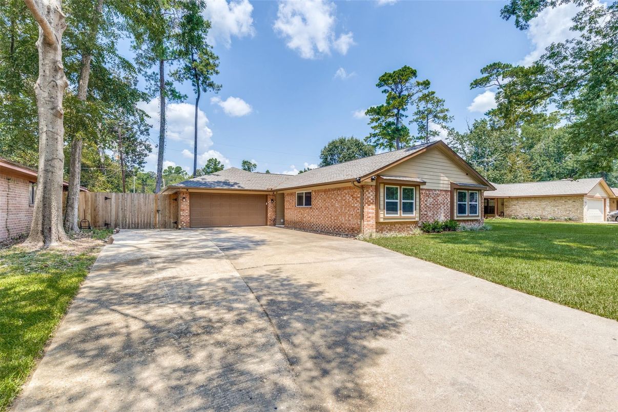 Attached, Exterior, Facade, Brick Facade, Ranch