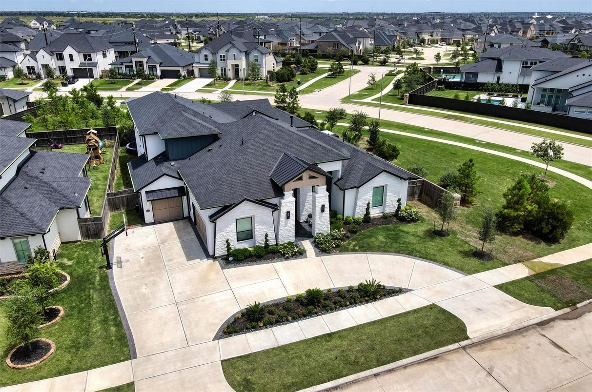 Exterior, Drone