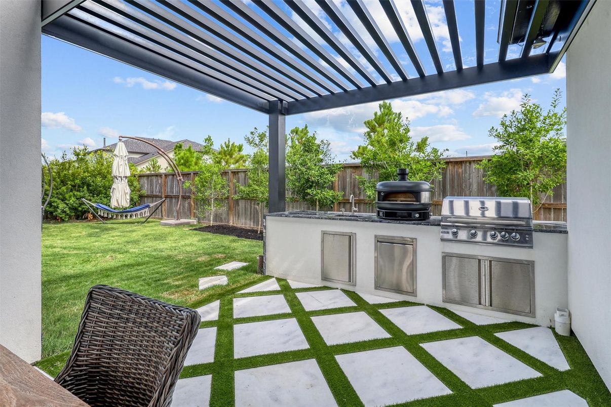 Backyard, Exterior