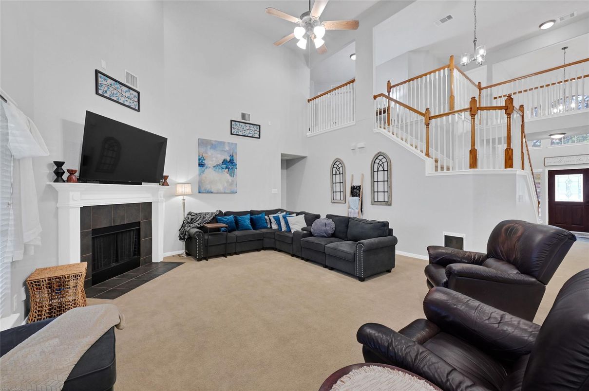 Fireplace, Interior, Living room, Pendant Lights, Recessed Lighting