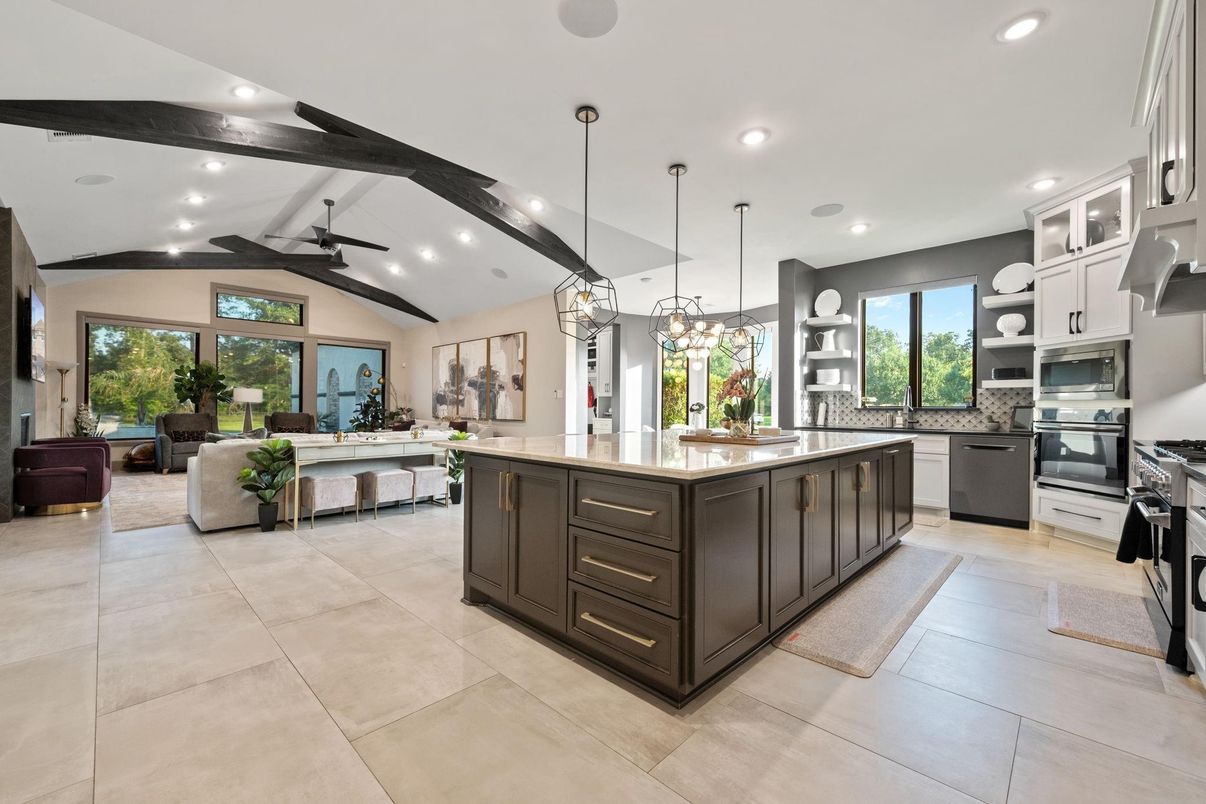 Interior, Kitchen, Living room, Pendant Lights, Recessed Lighting, Stainless Steel Appliances