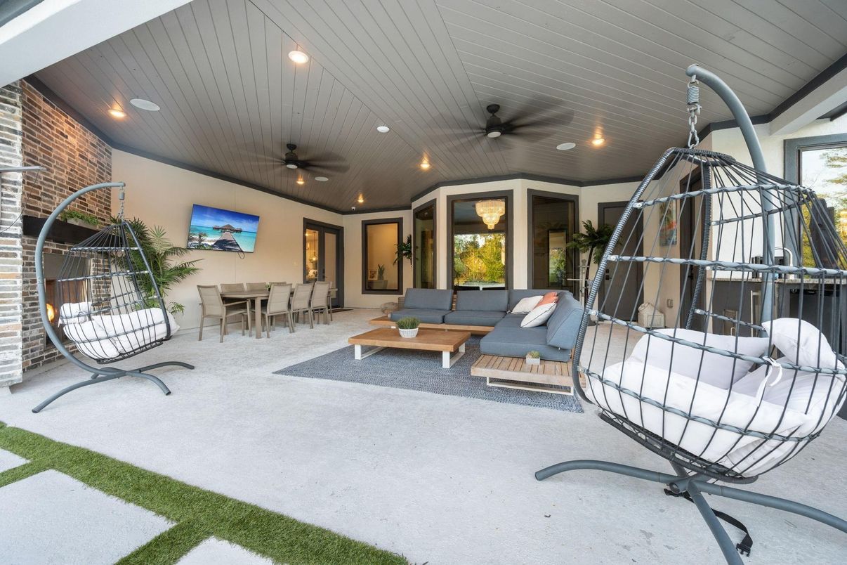 Exterior, Living room, Recessed Lighting