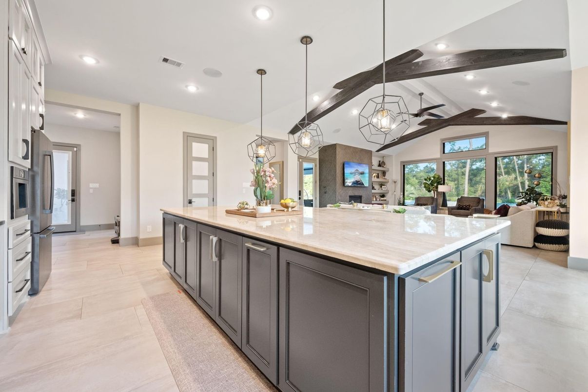 Interior, Kitchen, Living room, Pendant Lights, Recessed Lighting, Wooden Beams