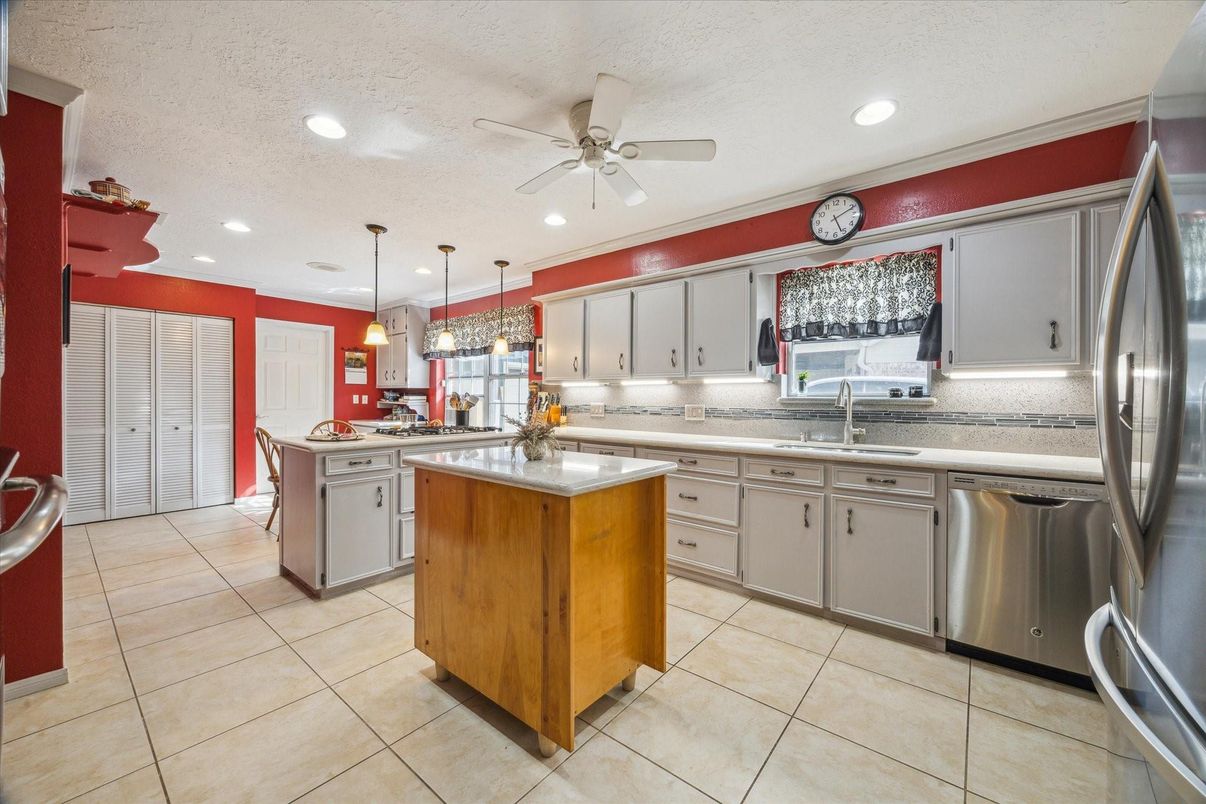 Interior, Kitchen, Pendant Lights, Recessed Lighting, Stainless Steel Appliances