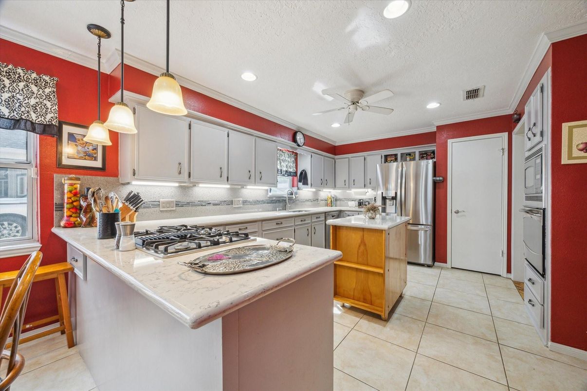 Interior, Kitchen, Pendant Lights, Recessed Lighting, Stainless Steel Appliances