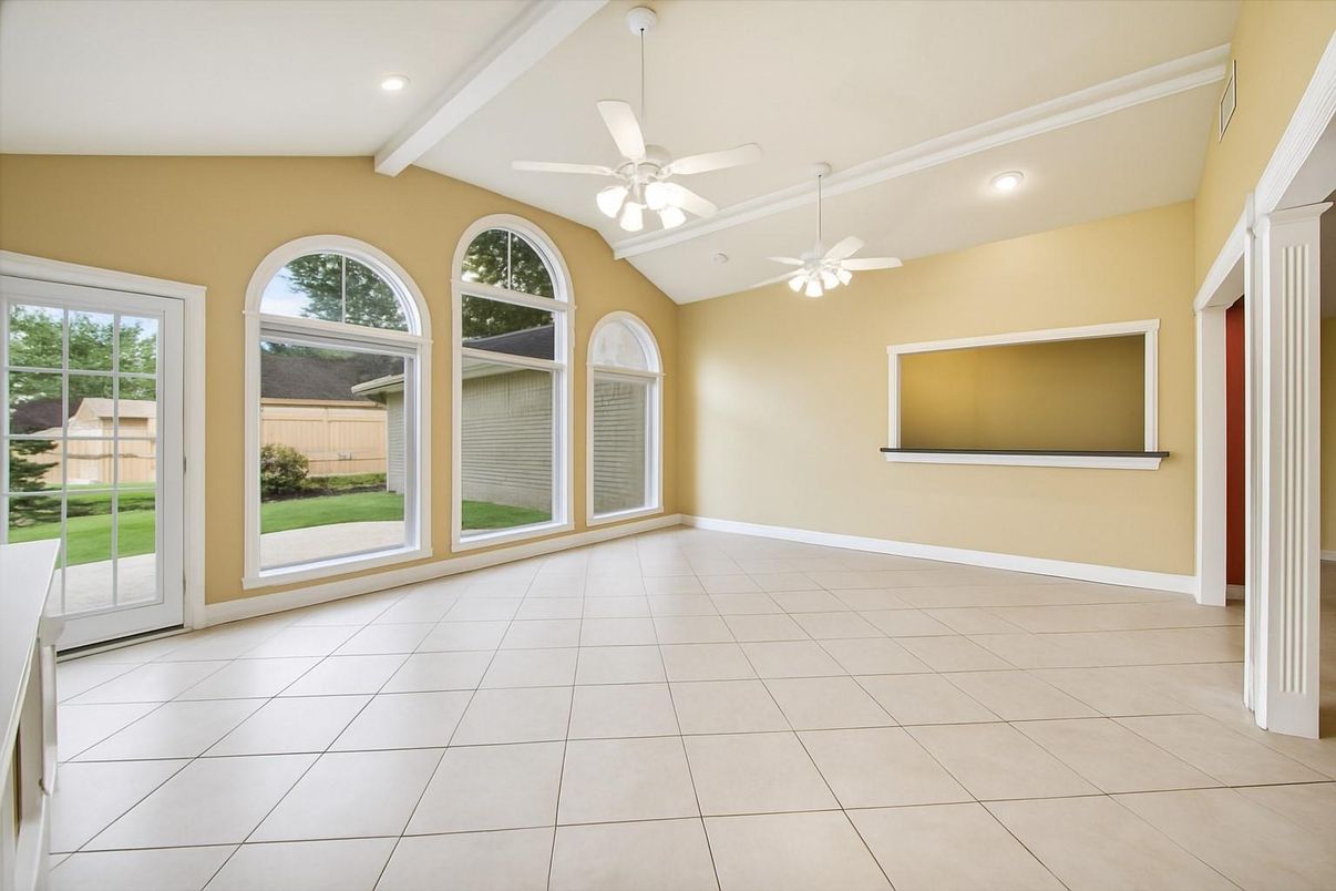 Empty room, Interior, Recessed Lighting