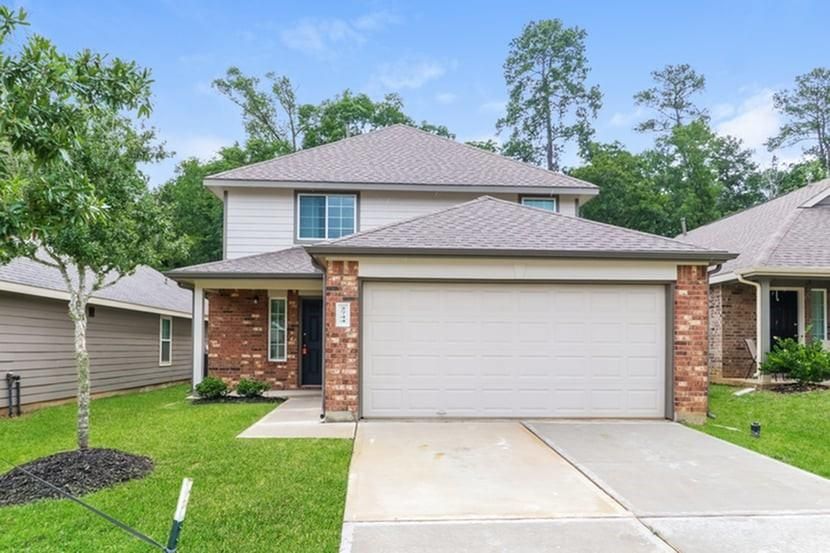 Attached, Exterior, Facade, Brick Facade, American Craftsman