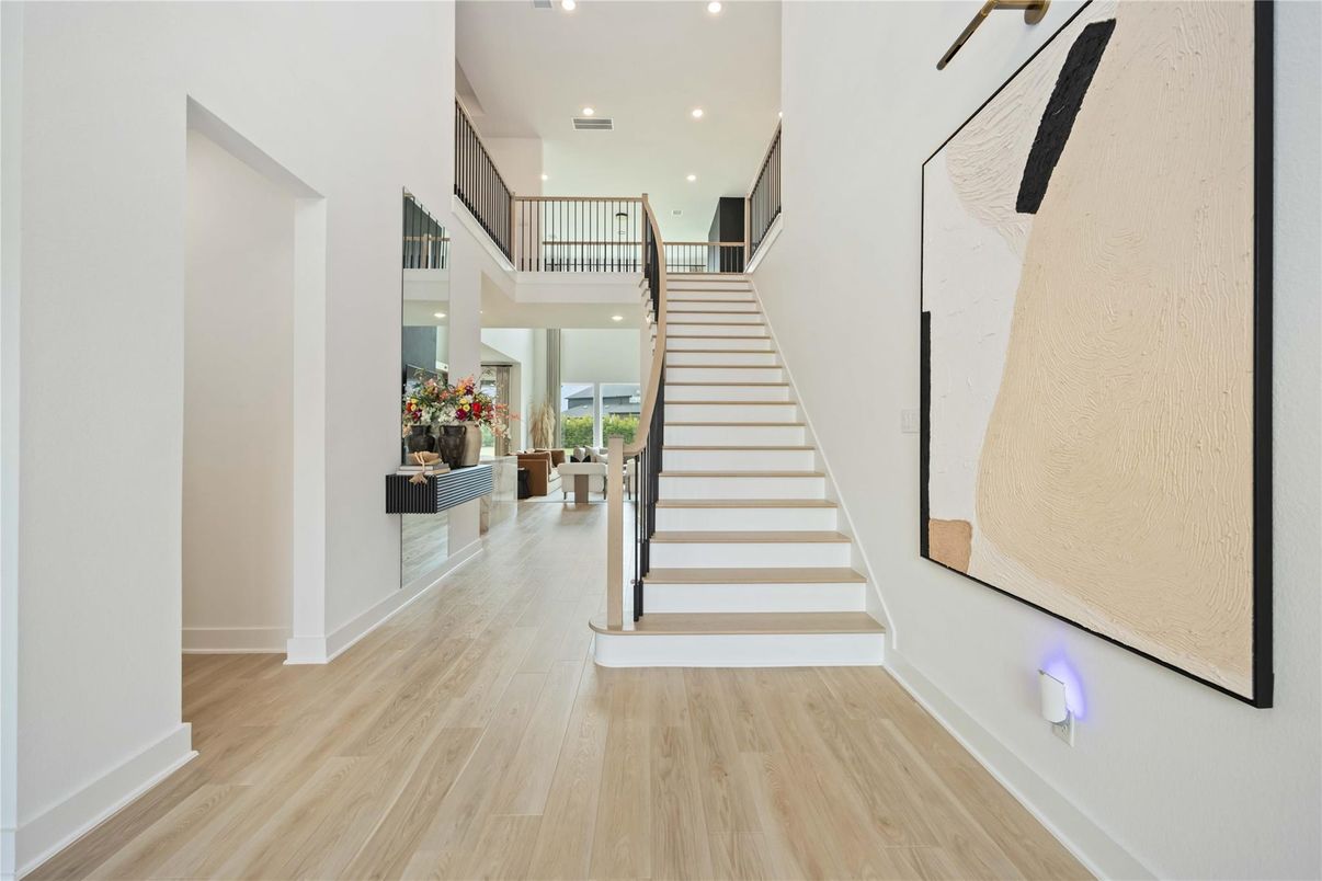 Interior, Recessed Lighting, Wood Texture Flooring