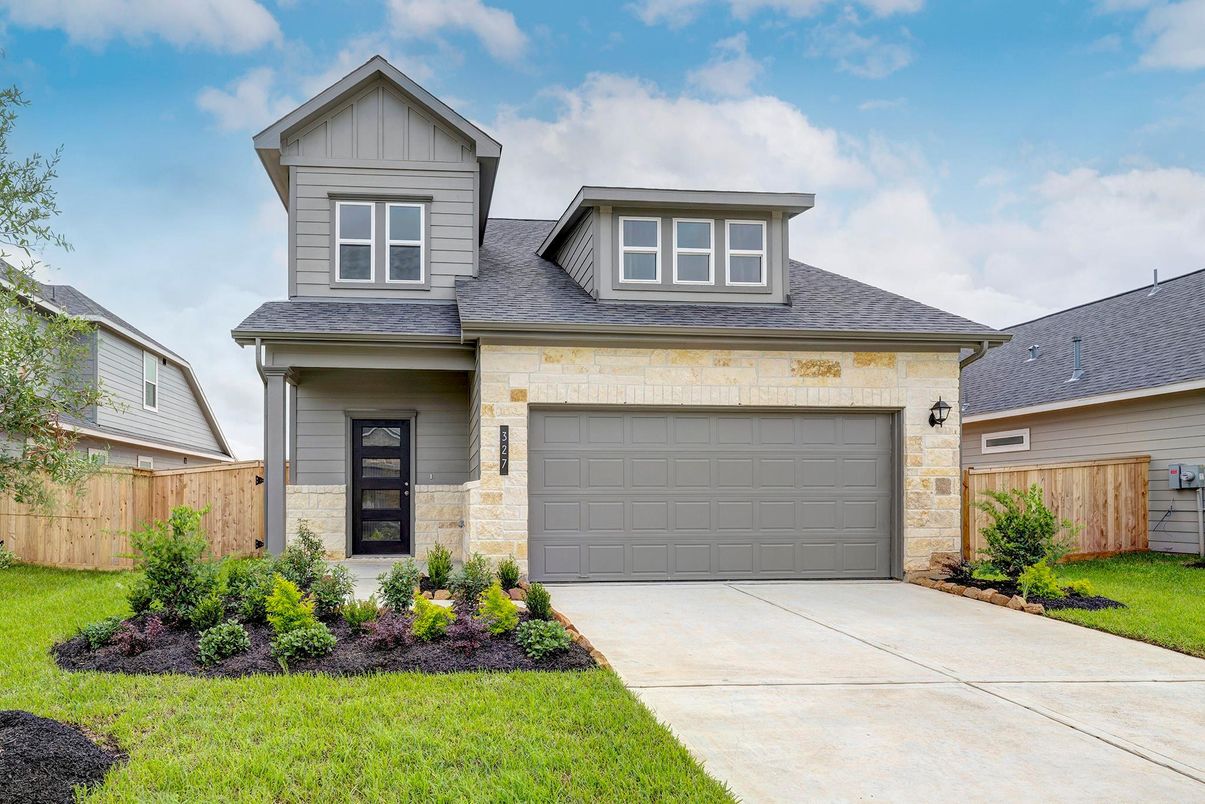 Attached, Exterior, Facade, American Craftsman