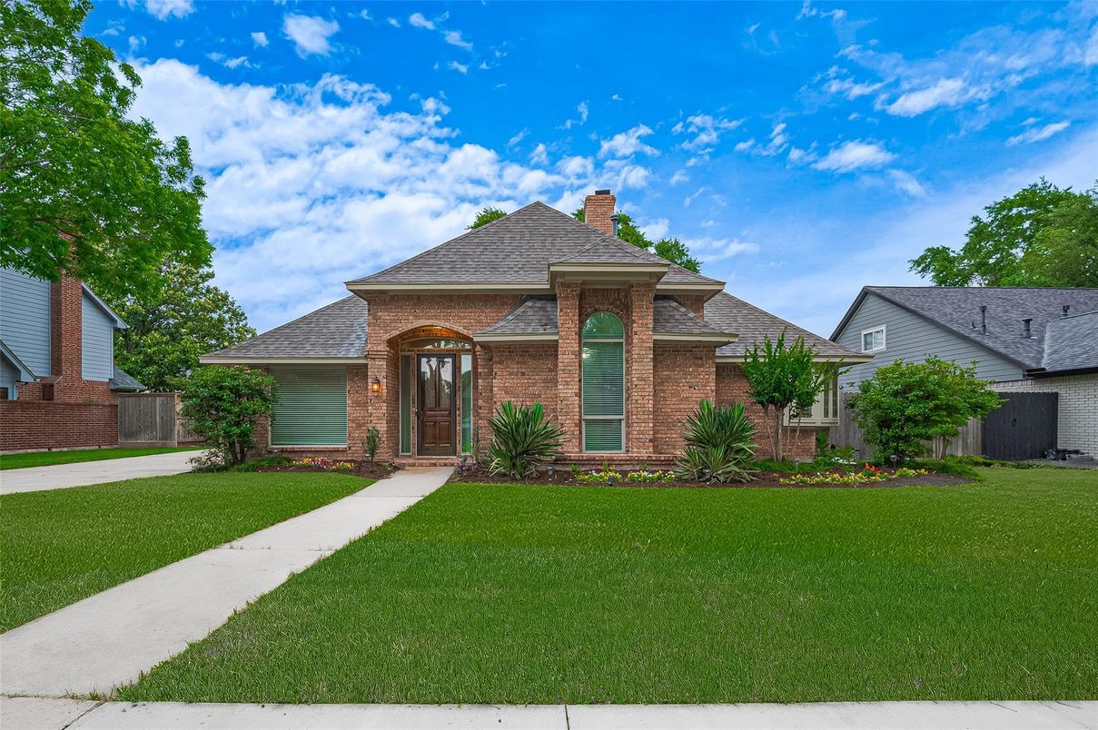 Exterior, Facade, Brick Facade, French Provincial