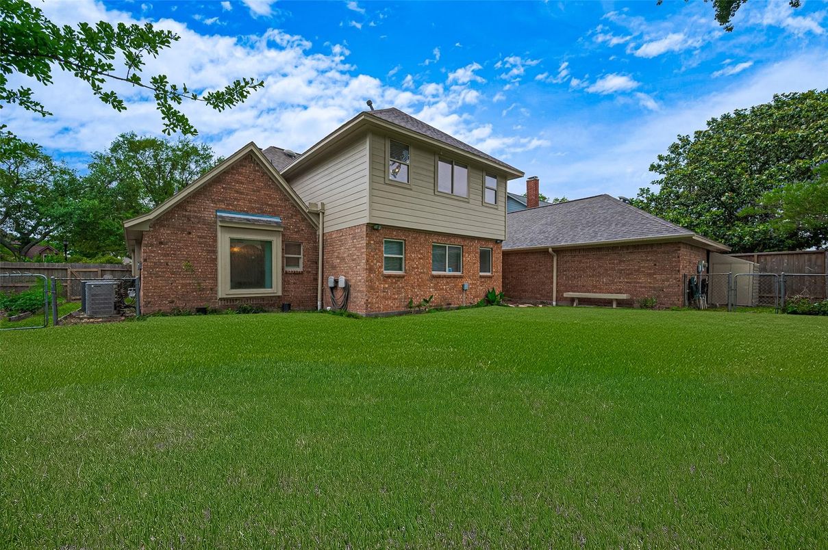 Exterior, Facade, Brick Facade, Split Level