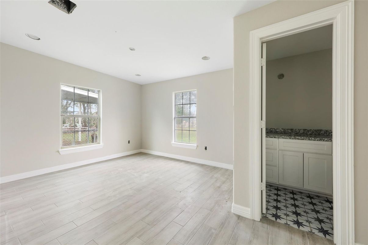 Empty room, Interior, Recessed Lighting, Wood Texture Flooring