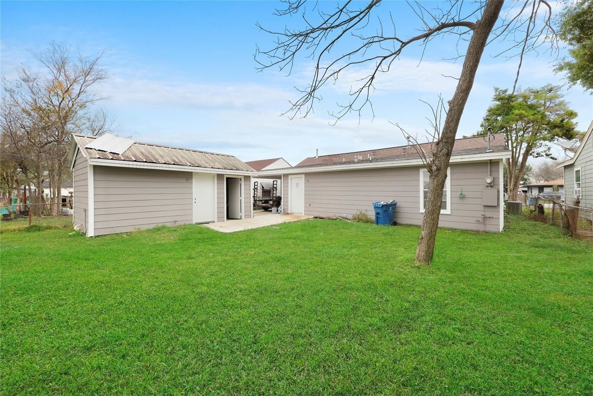 Backyard, Detached Garage, Exterior